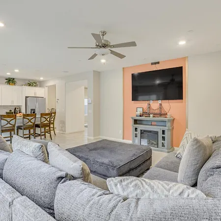 Spacious Las Vegas Home With Patio, 17 Mi To Strip!